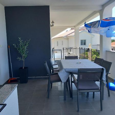 Apartman Niko Malinska Εξωτερικό φωτογραφία