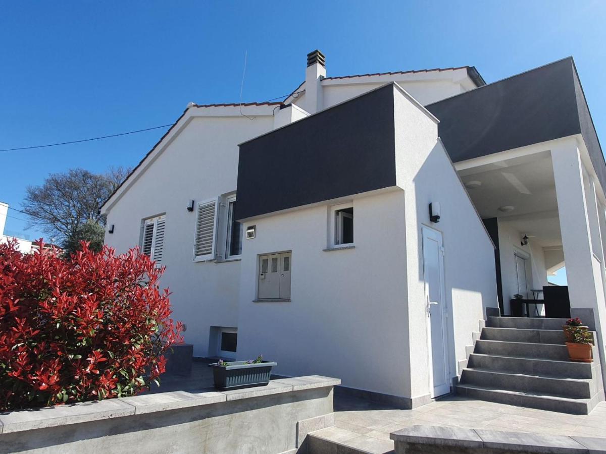 Apartman Niko Malinska Εξωτερικό φωτογραφία